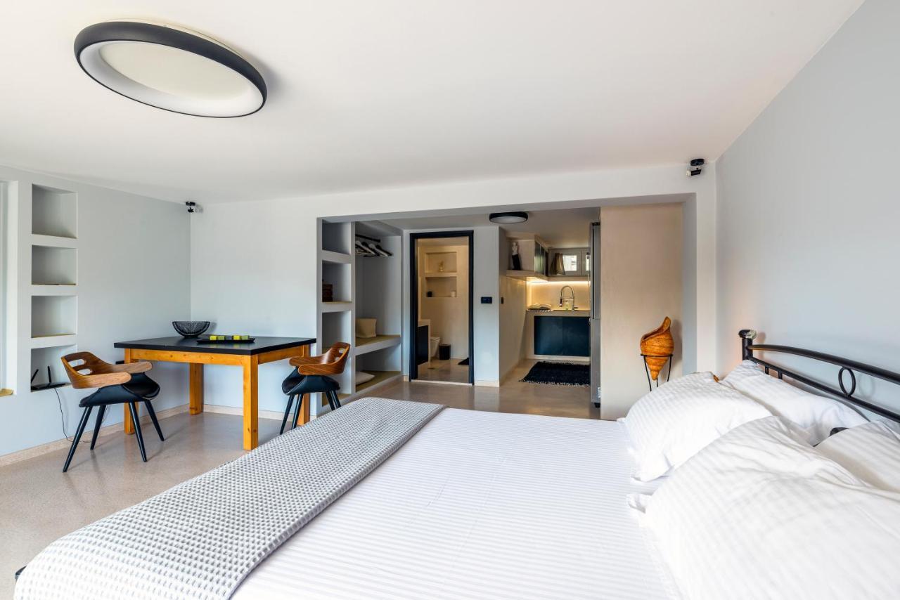 Black And White Apartment Pollonia Exterior foto