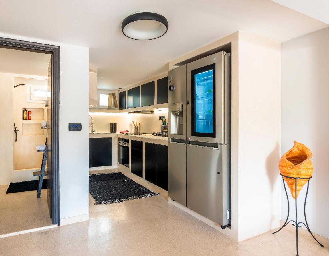Black And White Apartment Pollonia Exterior foto